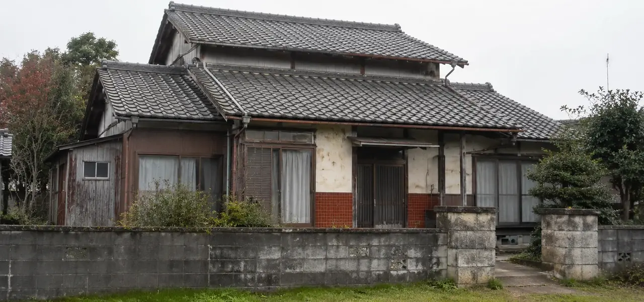 築年数が経過した住宅の外観
